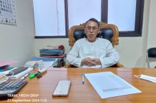 Koperasi KS TKBM melaksanakan pelepasan simbolis karyawan pensiun       Koperasi KS TKBM laksankaan secara simbolis pelepasan karyawan yang sudah masuki masa purna tugas.   " Ya kami adakan simbolis pelepasan karyawan yang sudah purna tugas sebagai karyawan di ks tkbm pelabuhan tanjung Priok, sebelum nya kami juga berikan tunjangan yang di keluarkan oleh BPJS kepada keluarga ahli waris almarhum pekerja yang meninggal dunia saat jam kerja , nilai nominal nya tentunya di sesuai kan oleh aturan yang di keluarkan oleh BPJS, "kata Asep Slamet, di Koperasi KS TKBM Pelabuhan Tanjung Priok, beberapa waktu lalu.   Asep uraikan masa kerja karyawan dan anggota TKBM di Koperasi KS TKBM.   "Untuk  pengurus atau karyawan Eks YUKA (Yayasan Usaha Karya) di beri kan kesempatan untuk tetap bisa bekerja walaupun sudah masuk usia purna sampai nantinya karyawan ini mengajukan pensiun, tapi untuk karyawan ya seperti masa kerja di tempat lain yaitu 56 tahun, tetapi untuk buruh pun kami berikan kesempatan sama seperti eks YUKA  dengan catatan sesuai dengan kemampuan nya di lapangan, "ujarnya.  Asep tambahkan saat ini Koperasi yang ia pimpin masih mengalami kendala uang tali kasih.  " kalau untuk buruh masih terkendala dengan uang tali kasih , bukan hanya di Koperasi kami tapi hampir di seluruh koprasi tkbm di seluruh Indonesia, sedangkan  koprasi KS TKBM menjalani  program mempurnakan karyawan bila ingin mempurnakan dirinya dengan memberikan uang pensiun yang telah di atur oleh Koperasi. "Imbuhnya.