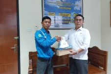Koperasi KS TKBM  Serahkan Simbolis APD ke seluruh anggota TKBM