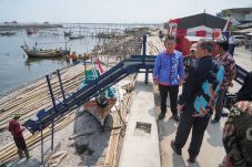 Pengarajin kerang dapat bantuan mesin penggiling kerang