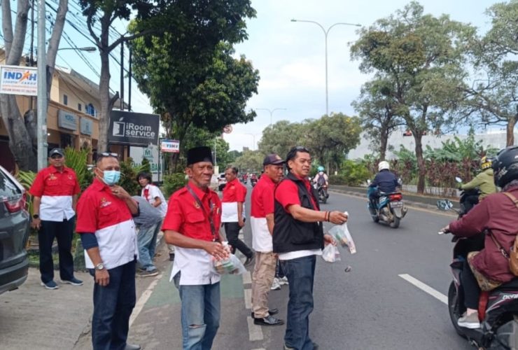 Persatuan Wartawan Republik Indonesia (PWRI) DPC Kota Bekasi Gelar Bakti Sosial dan Berbagi Takjil Berbuka Puasa
