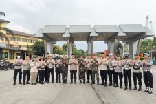 Berbagi berkah di Bulan Ramadhan TNI- Polri bagikan makanan berbuka puasa
