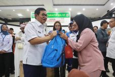 Gubernur DKI Jakarta Tinjau Pengungsian Pasttikan sediaan Makanan Tercukupi