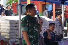Dandim 0503) JU Gandeng Budha Tzu Chi Bagikan Bantuan Paket Cinta Kasih Idul Fitri di Muara Angke