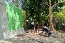 Finishing TMMD Ke-123 Kodim 1510/Sula, Bak Penampungan Air Masuki Tahap Pengecatan