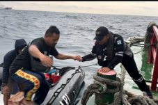Kapal Negara (KN) Tanjung Datu-301 Berhasil Selamat kan ABK yang Tenggelam