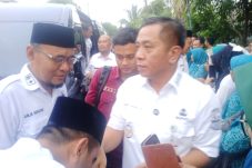 Jalin keakraban Bupati Karawang taraweh keliling