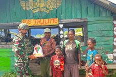 Gelar komsos Satgas Yonif 715/Mtl mendengar langsung keluhan warga