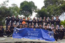 Tebar berkah di bulan suci Ramadhan Keluarga Besar SMA Negeri satu sekincau Berbagi takjil gratis