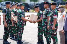 Panglima TNI Serahkan 5.990 Paket Sembako Jepang Idul Fitri