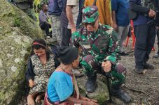 Pasca penyerangan OPM Dandim 1715/ Yahukimo salurkan bantuan pangan