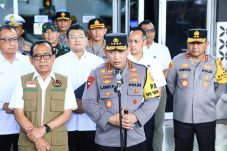 Kapolri tugaskan jajaran nya patroli jalan kaki di titik-titik rawan di Bandara
