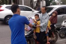 Ramadhan 1446 H, Komunitas Anak Muda Bekasi Peduli (AMBP) Kembali Bagikan Takjil Gratis