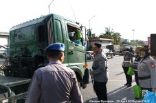 Bagikan sembako untuk para sopir, Kapolres ” Ini bentuk solidaritas sosial masyarakat