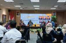 Untuk menjadi Negara yang kuat masyarakat ikut berpartisipasi dalam keterbukaan informasi