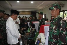 Panglima TNI Hadiri Upacara Pelepasan Jenazah Prajurit Korban Ledakan Munisi