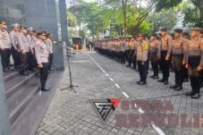 Sidang Hasto Memanas! Ratusan Polisi Disiagakan, Dua Massa Saling Hadang