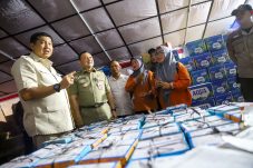 Maruarar Sirait sambangi korban kebakaran di kapuk muara