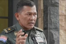 Kristomei menyatakan  prajurit TNI tidak mengejar Abral sampai ke dalam jurang