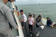 Tiga ABK WNI yang dijemput  Bakamla RI