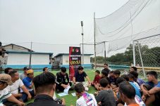 Sambil bermain bola, Polres Pelabuhan Tanjung Priok berikan edukasi bahaya Narkoba