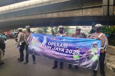 Hari Pertama Operasi Patuh Jaya 2025, Satlantas Jakbar Edukasi Pengendara dengan Humanis
