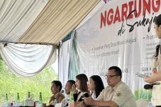 Anak muda di Desa Sukajadi di berikan edukasi dan pelatihan platform digital guna promosi wisata