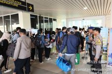 Dermaga Kali Adem di banjiri wisatawan, Personel Polsek Sunda Kelapa siaga amankan   Jakarta — Personel Polsek Kawasan Sunda