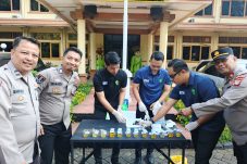 Propam Pastikan Personel Polsek Kemayoran Bebas Narkoba Lewat Tes Urine