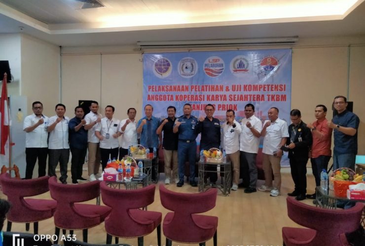 Agar bisa bersaing anggota KS TKBM mengikuti sertifikasi