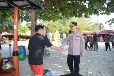 Para wisatawan terkesan, arahan humanis kapolres Kepulauan Seribu