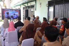Lewat zoom meeting kapolres kepulauan seribu ikuti ground breaking dan lounching SPPG Polri