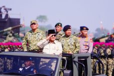 Presiden Prabowo pimpin  upacara Gelar Pasukan Operasional dan Kehormatan Militer