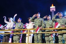 Presiden Prabowo lepas carnaval di Monas