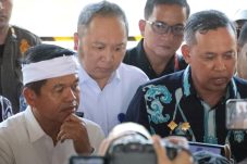 Antusias warga saat Gubernur Jawa Barat keliling Kota Bekasi