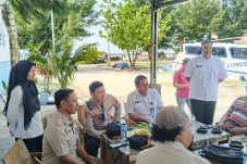 Kapolres beserta jajaran membuka ruang dialog dengan warga saat jumat curhat