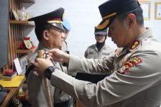 AKBP Argadija Putra, sampaikan penghargaan dan dedikasi kepada AKP Asep Romli