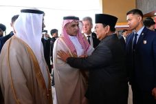 Usai Pidato Kenegaraan, Presiden Prabowo Hampiri Tokoh Nasional dan Tamu Internasional