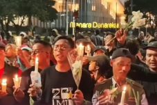 Nyalakan 1000 lilin simbol keprihatinan atas ketimpangan sosial di masyarakat