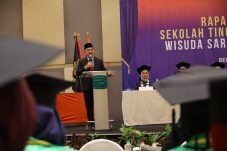 Wawali Kota Bekasi minta wisudawan berkontribusi untuk masa depan Bangsa