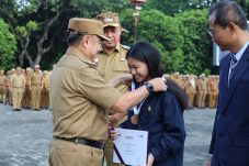 Tri “Prestasi akademik dan penghargaan pelayanan publik cerminan semangat maju bersama