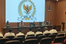 Ketua DPR RI menerima perwakilan organisasi massa buruh yang berdemonstrasi