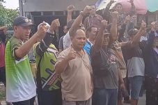 Pembersihan pedagang di bantaran kali BCL di tolak pedagang, bagaimana nasib kami ?