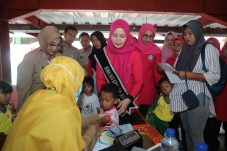 Bunda PAUD ajak anak-anak senam bersama
