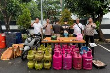 Polsek Pinang Ungkap Kasus Oplosan Gas LPG, Puluhan Tabung dan Alat Bukti diamankan