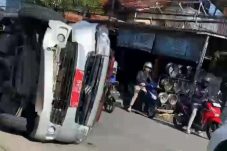 Ambulans Tabrak Motor di Cisaat, Pengendara Alami Luka Serius