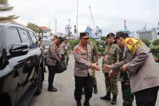 Dalam kunjungan Presiden ke Kolinlamil sebagai inspeksi kekuatan maritim TNI AL
