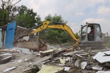 Dorong pembangunan infrastruktur berkelanjutan Walikota Bekasi tertibkan 300 bangunan liar di saluran PJT
