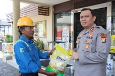 Buruh TKBM jadi target bantuan Bansos Polres Pelabuhan Tanjung Priok