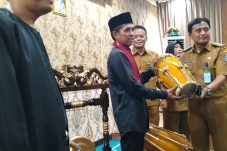 Pemkot Tangsel Serahkan Bantuan Alat Nayaga dan Lakukan Kegiatan Pelatihan Palang Pintu