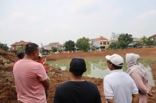 Kurangi banjir dan tambah ruang publik warga, walikota Bekasi tinjau pekerjaan polder air